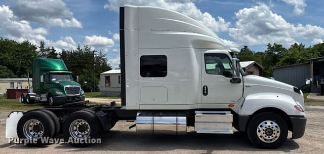 Image of International LT625 equipment image 3