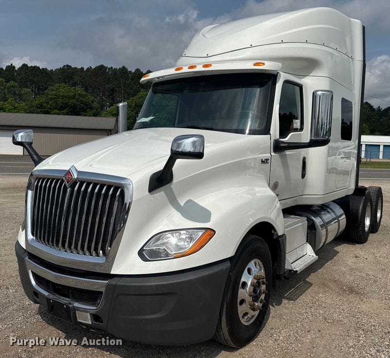 2020 International LT625 Equipment Image0