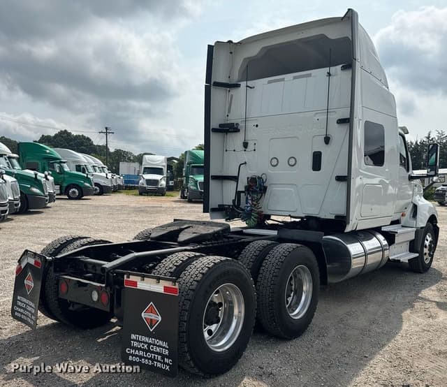 Image of International LT625 equipment image 4