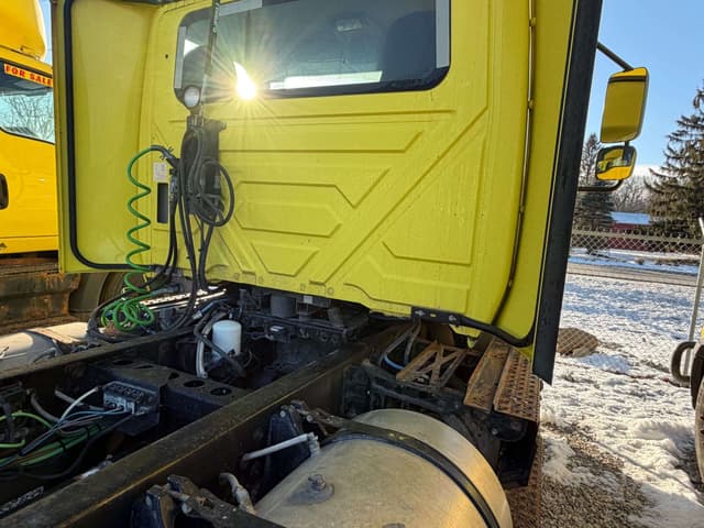 Image of International RH613 equipment image 3