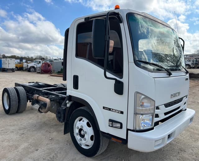 Image of Isuzu NQR equipment image 2