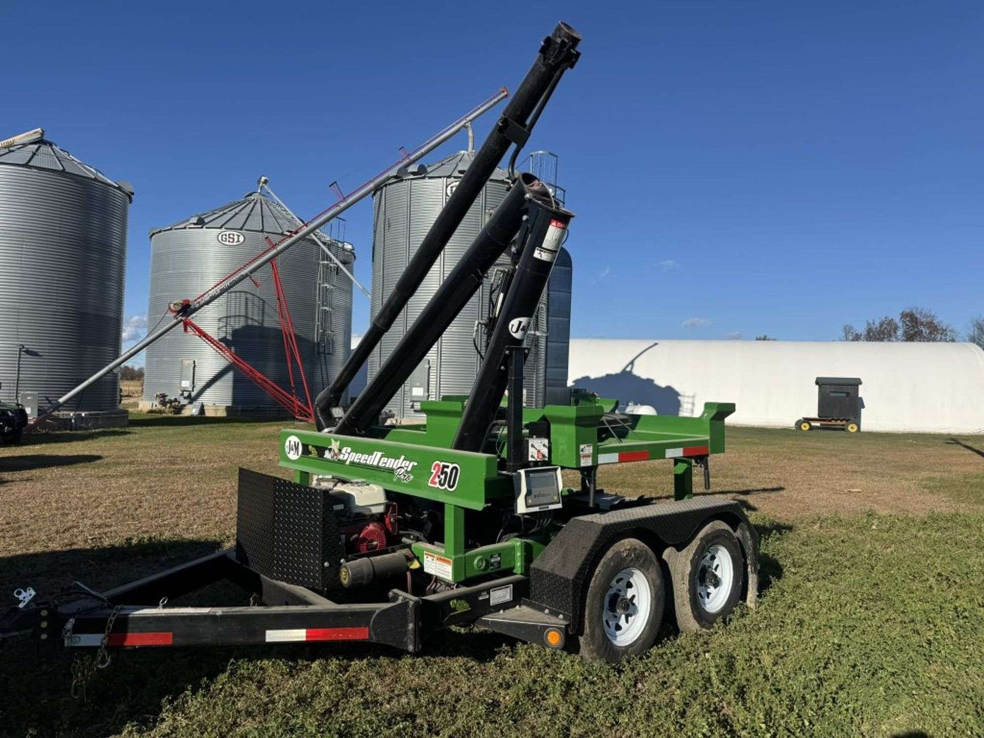 2020 J&amp;M Speed Tender Pro 250 Equipment Image0