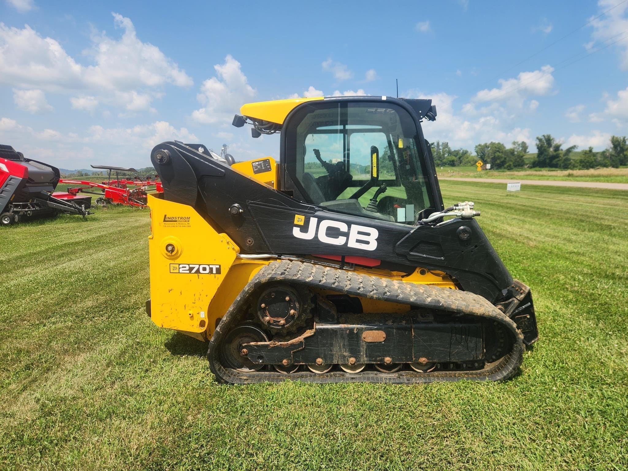 2020 JCB 270T Equipment Image0