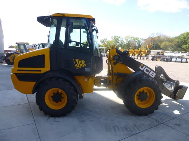 Image of JCB 409 Agri equipment image 3