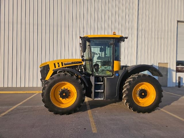 Image of JCB Fastrac 4220 equipment image 1