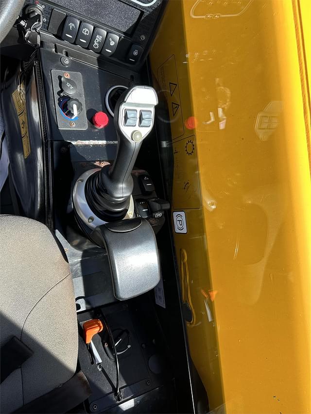 Image of JCB 525-60 equipment image 4