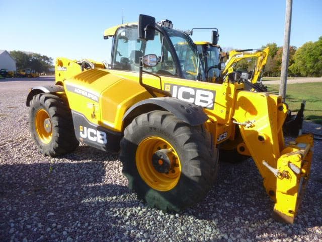 Image of JCB 560-80 Agri Super equipment image 1