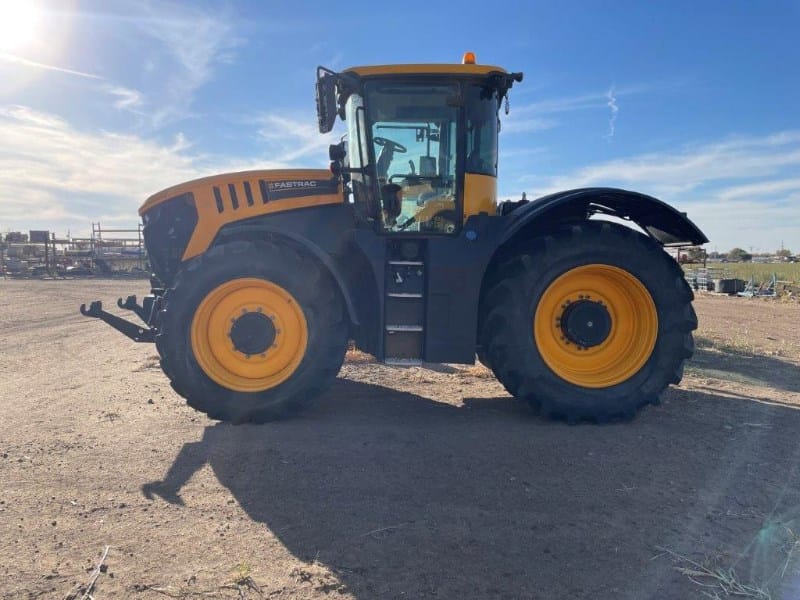 2020 JCB Fastrac 8330 Equipment Image0