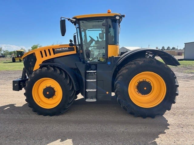 2020 JCB Fastrac 8330 Equipment Image0