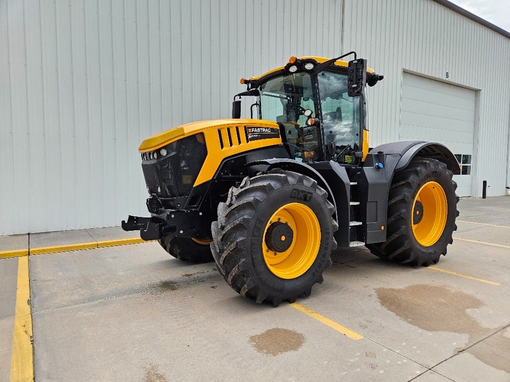 Main image JCB Fastrac 8330