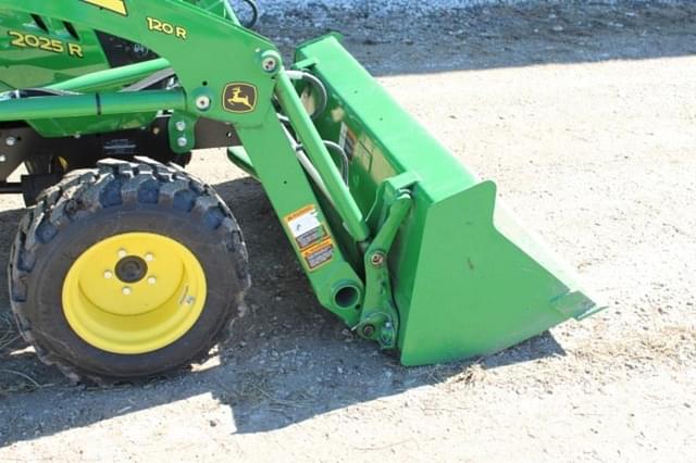 Image of John Deere 2025R equipment image 1