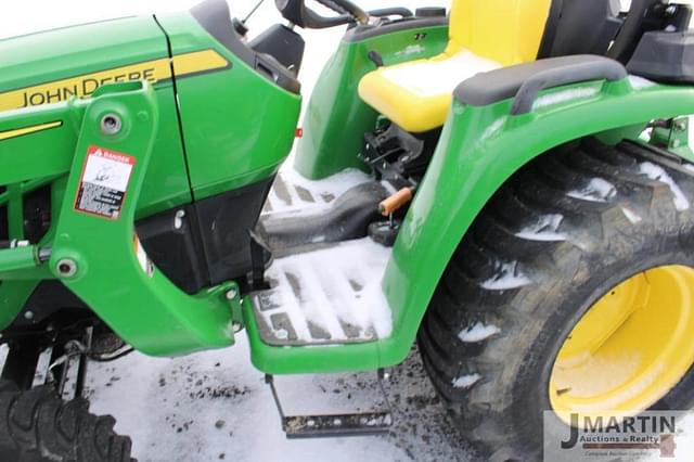 Image of John Deere 3025E equipment image 4