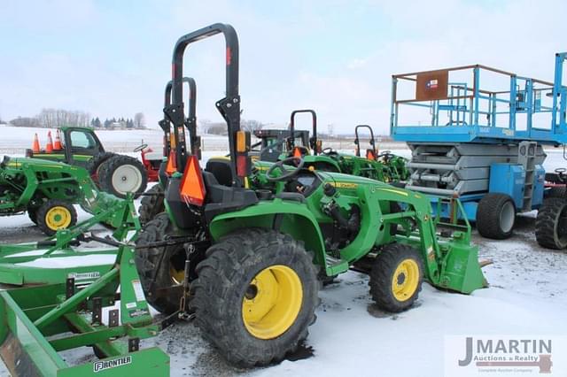 Image of John Deere 3025E equipment image 2