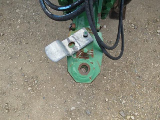 Image of John Deere 560M equipment image 3