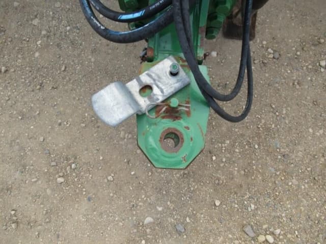 Image of John Deere 560M equipment image 3