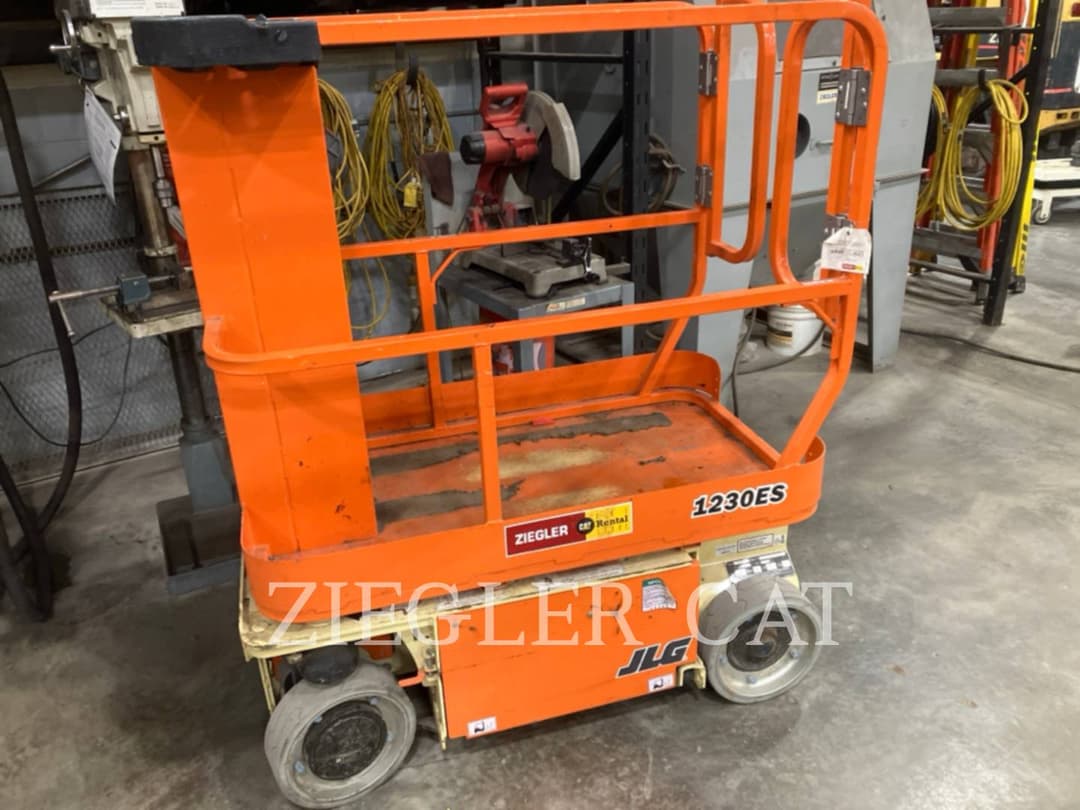 Image of JLG 1230ES Image 0