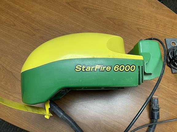 Image of John Deere StarFire 6000 equipment image 3