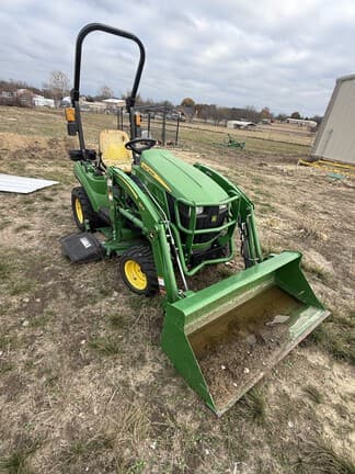 Image of John Deere 1023E equipment image 4