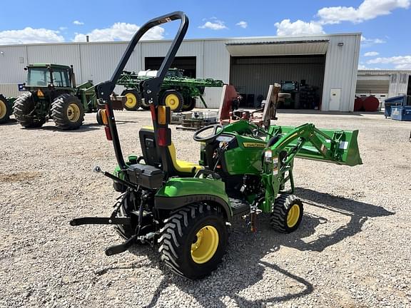 Image of John Deere 1023E equipment image 4