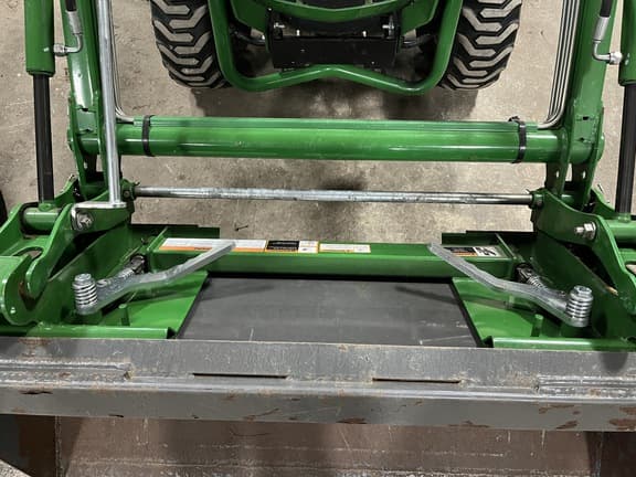 Image of John Deere 1023E equipment image 4