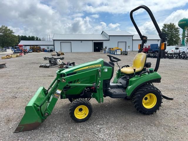 Image of John Deere 1023E equipment image 3