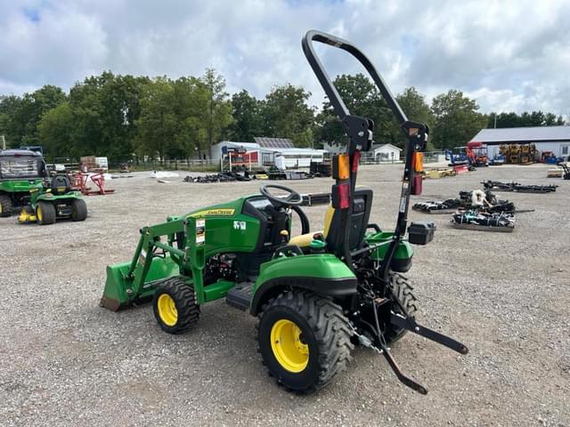 Image of John Deere 1023E equipment image 4