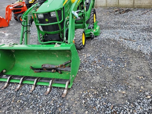 Image of John Deere 1025R equipment image 2