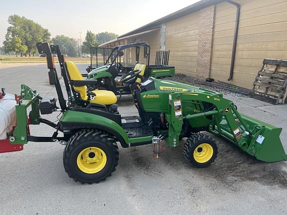 Image of John Deere 1025R equipment image 3