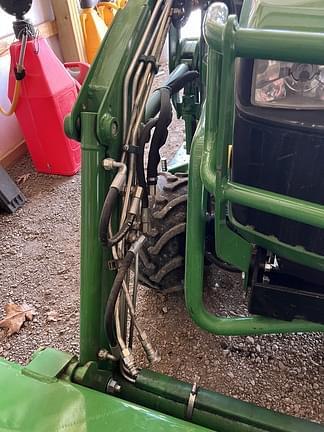 Image of John Deere 1025R equipment image 3