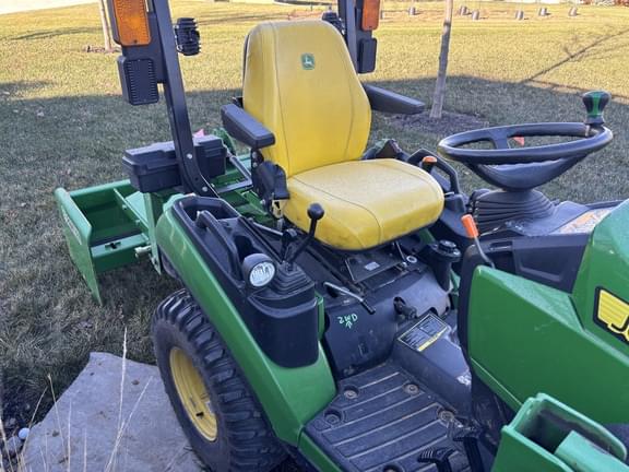 Image of John Deere 1025R equipment image 3