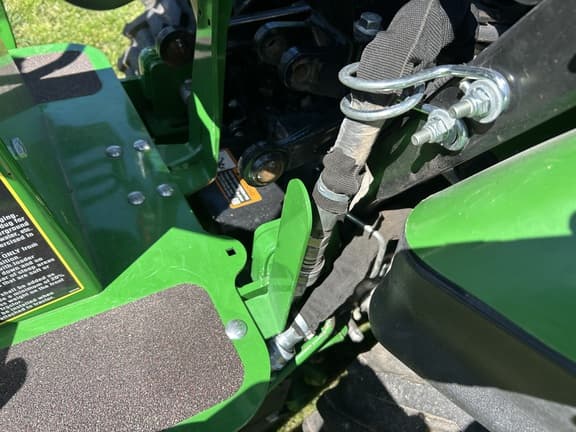 Image of John Deere 1025R equipment image 4
