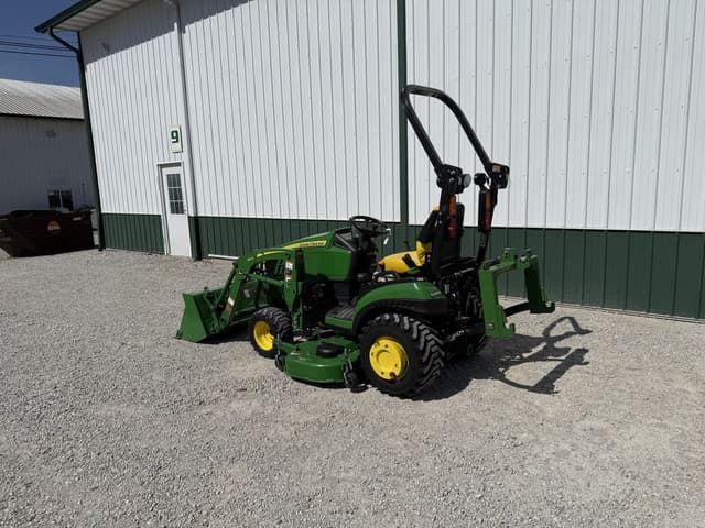 Image of John Deere 1025R equipment image 4