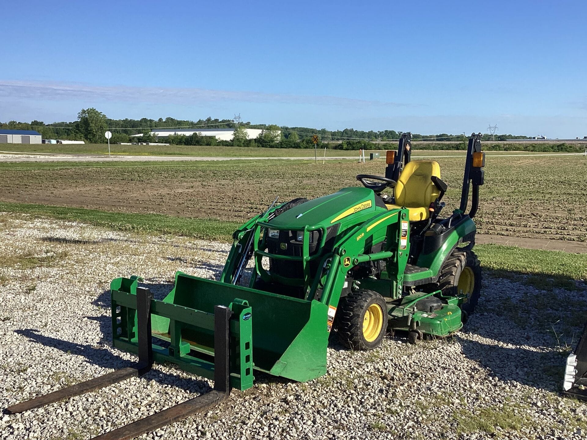 2020 John Deere 1025R Equipment Image0