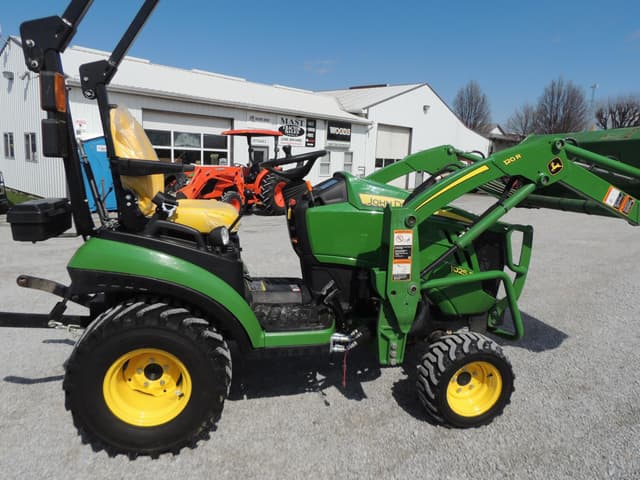 Image of John Deere 1025R equipment image 3