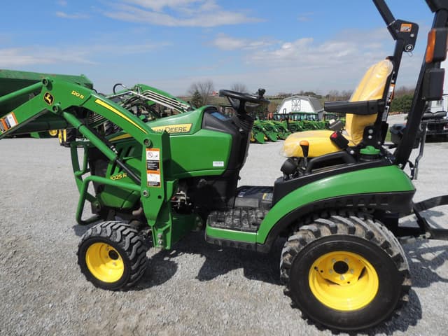 Image of John Deere 1025R equipment image 1