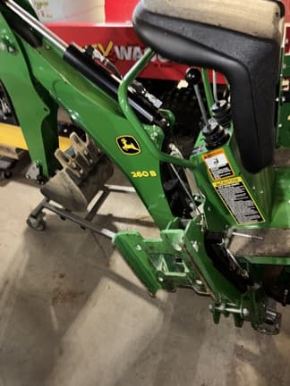 Image of John Deere 1025R equipment image 3
