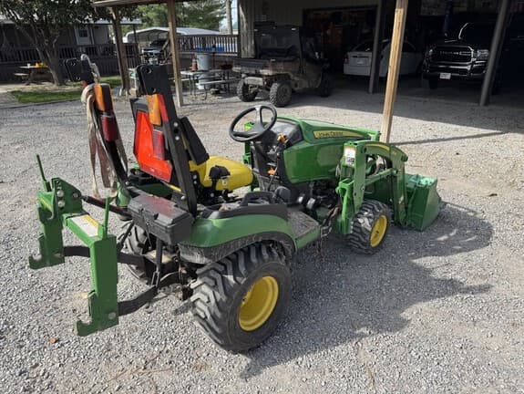 Image of John Deere 1025R equipment image 3