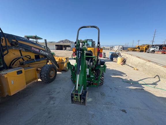 Image of John Deere 1025R equipment image 4