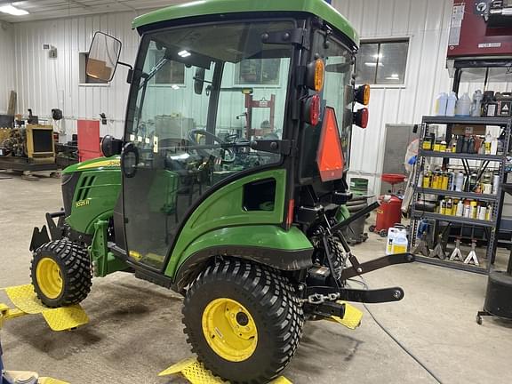 Image of John Deere 1025R equipment image 3