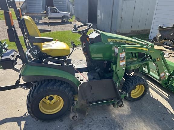 Image of John Deere 1025R equipment image 2