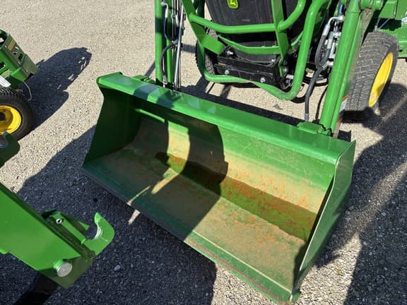 Image of John Deere 120R equipment image 1