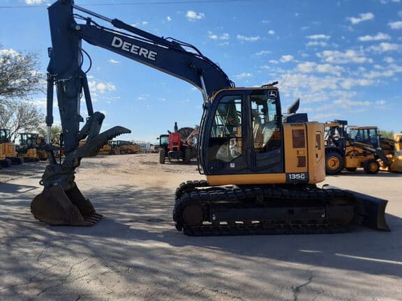 Image of John Deere 135G equipment image 4