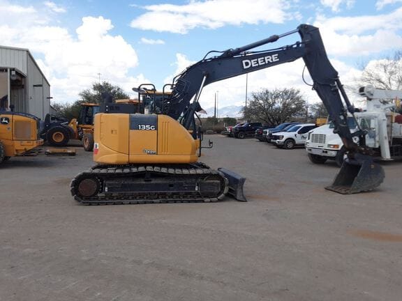 2020 John Deere 135G Equipment Image0