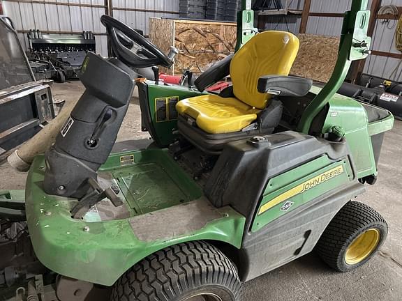 Image of John Deere 1570 equipment image 1