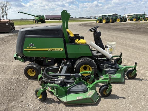 Image of John Deere 1600 Turbo III equipment image 3
