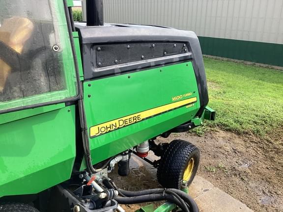 Image of John Deere 1600 Turbo II equipment image 1
