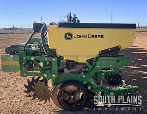 2020 John Deere 1725 Equipment Image0