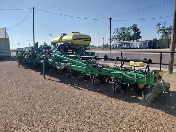 Image of John Deere 1725 Primary image