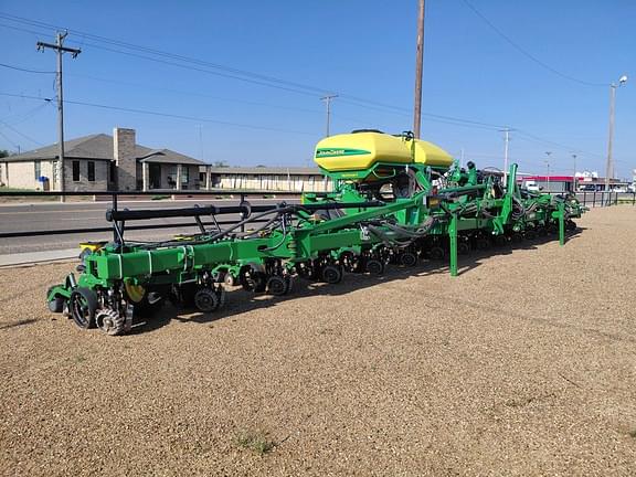Image of John Deere 1725 equipment image 2