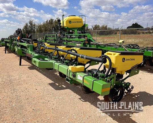 Image of John Deere 1725 equipment image 1